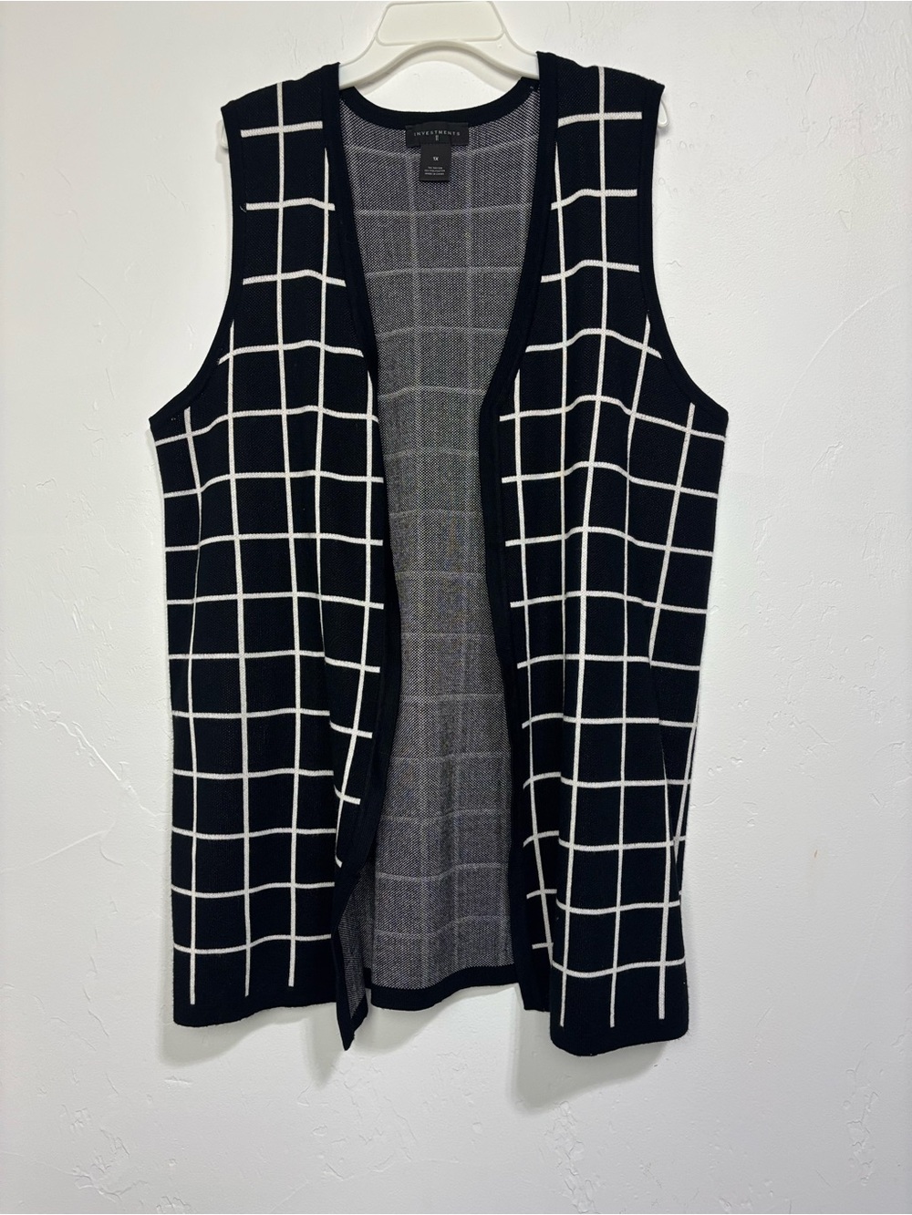 Investments 1X Women's Windowpane Knit Sleeveless Open Cardigan Vest Black White